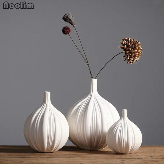 NOOLIM Zakka Antique Simple Vase Garlic Shape Ceramic Vase TableTop Small Vase Wedding Home Office Cafe Decoration Ornaments